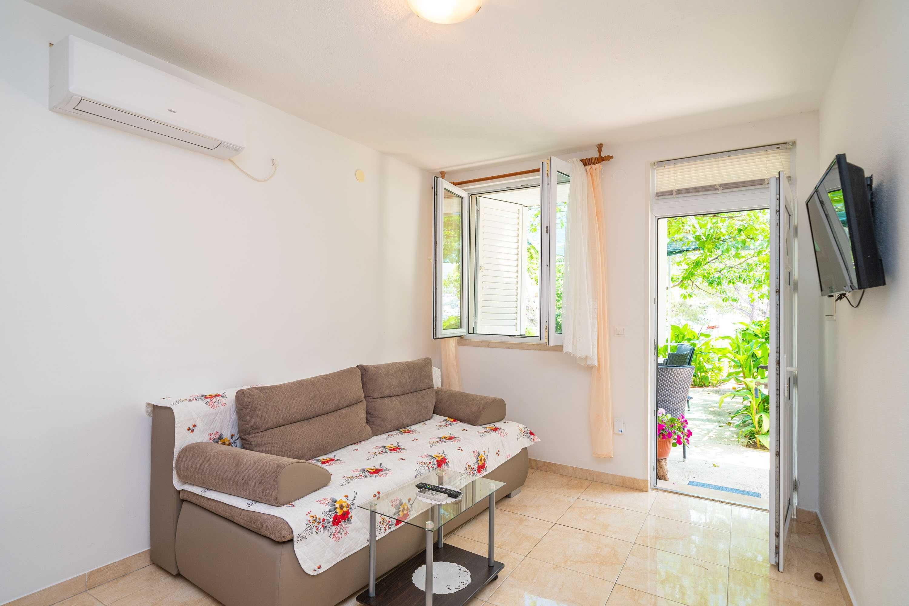 Apartment (One Bedroom Apartment with Terrace) | Living room