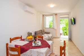 Departamento (One Bedroom Apartment with Terrace) | Interior