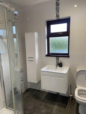 Ferienhaus, eigenes Bad | Badezimmer