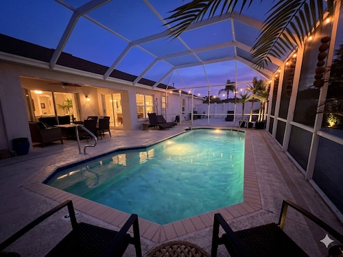 The Coconut Courtayrd-Private Pool& Tiki Hot Tub-Minutes From Fun-Walk 2 Golf