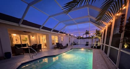 The Coconut Courtayrd-Private Pool& Tiki Hot Tub-Minutes From Fun-Walk 2 Golf