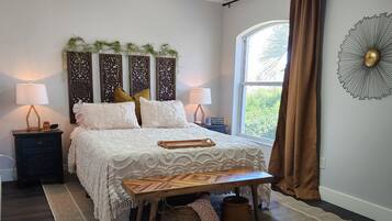3 bedrooms, iron/ironing board, WiFi (free), bed sheets