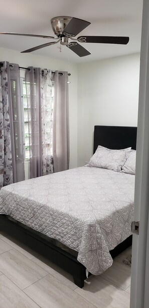 4 bedrooms, iron/ironing board, free WiFi, bed sheets - Caribbean Retreat (Charlotte Amalie)