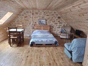 1 bedroom, WiFi, bed sheets - Charming stone studio in Quimper not far from the beach (Quimper)