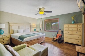 6 bedrooms, free WiFi - Peacock Lodge at Sky Land Ranch: Beautiful Mansion in the Heart of Sevierville (Sevierville)