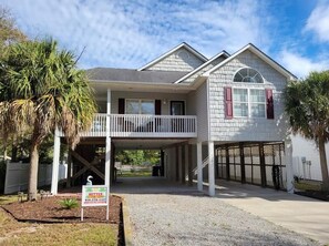 Exterior - Experience the charm of Oak Island at Summer Salt, a cozy 3-bedroom retreat. (Oak Island)