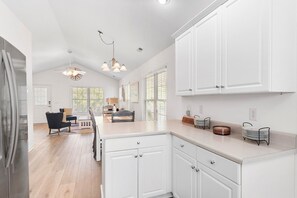 Interior - Central OKI, Quiet Wooded Area,Close to Beach, Golf Cart-Sleeps8 (Oak Island)