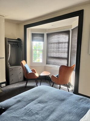 标准双人房或双床房 | 办公桌、免费 WiFi、床单