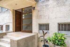 Lejlighed (Two Bedroom Apartment with Balcony) | Udendørsområde