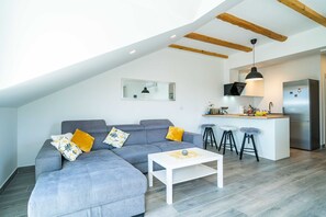 Lägenhet (One Bedroom Apartment with Balcony an) | Vardagsrum | Tv