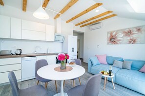 Apartment (Apartments Amalija - Two Bedroom Apar) | Eigene Küche
