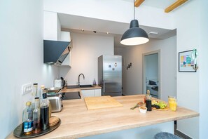 Departamento (One Bedroom Apartment with Balcony an) | Cocina privada | Refrigerador 