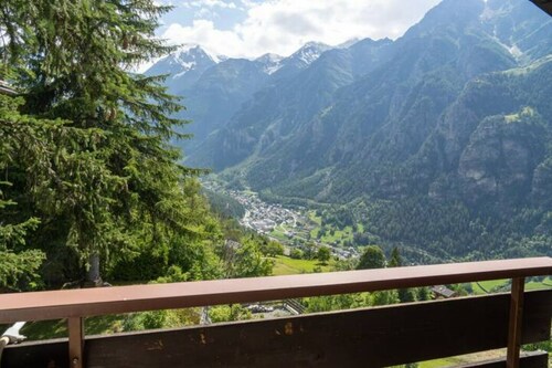 Attic apartment with fantastic mountain views for 1-4 people