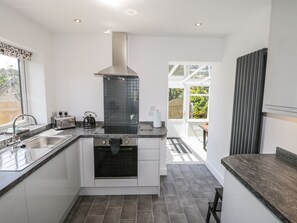 Cottage | Private kitchen | Fridge, dishwasher, electric kettle, toaster - Foulsyke Farm Bungalow (Saltburn-by-the-Sea)