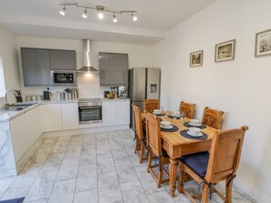Cottage | Private kitchen | Fridge, dishwasher, electric kettle, toaster - Cliff House (Saltburn-by-the-Sea)