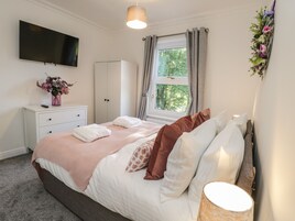 Cottage | 3 bedrooms, individually decorated, individually furnished, free WiFi