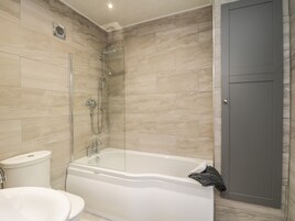 Cottage | Bathroom | Shower