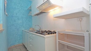 Fridge, stovetop, coffee/tea maker, cookware/dishes/utensils