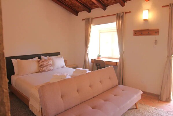 1 bedroom, desk, iron/ironing board, free WiFi