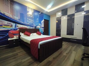 4 bedrooms, desk, iron/ironing board, free WiFi