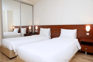Desk, laptop workspace, WiFi (free), bed sheets