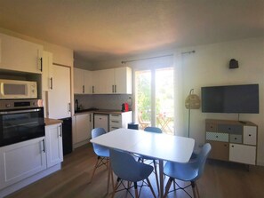 Réfrigérateur, micro-ondes, four, lave-vaisselle