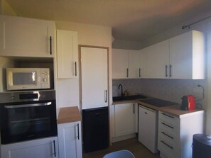 Réfrigérateur, micro-ondes, four, lave-vaisselle