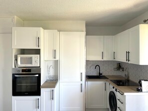 Réfrigérateur, micro-ondes, four, lave-vaisselle