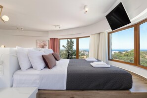 6 bedrooms, in-room safe, desk, iron/ironing board