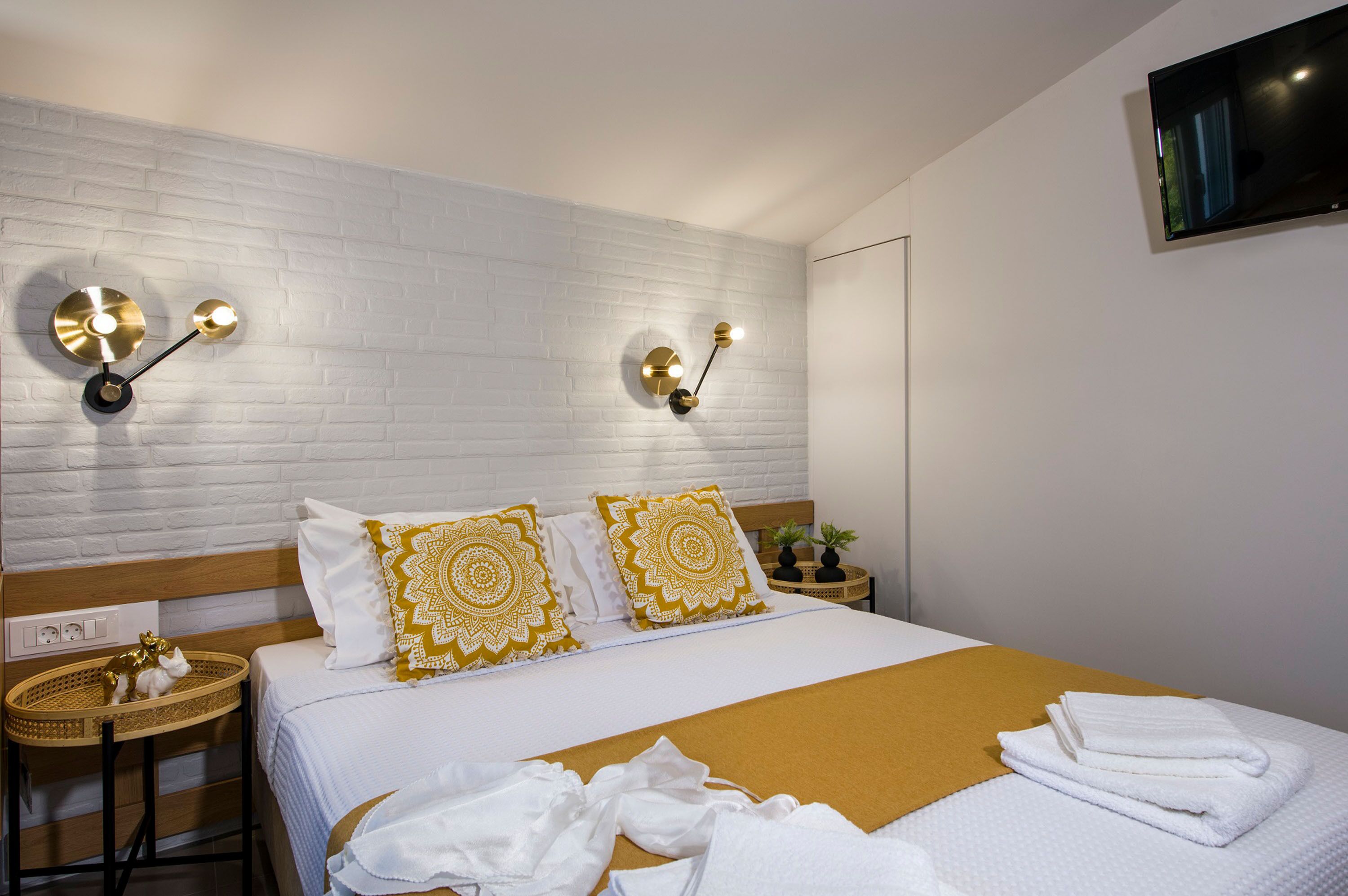 2 soverom, skrivebord, strykejern/-brett og wi-fi (inkludert)