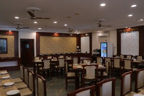 Restaurant - Hotel Clarks Inn Express Bharatpur (Bharatpur)