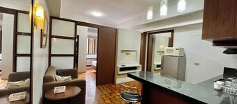 Beautiful unit across greenbelt5 + high speed wifi + Netflix