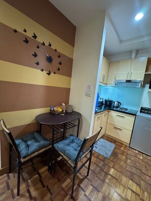 Paper towels - Beautiful unit across greenbelt5 + high speed wifi + Netflix (Makati)