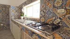 Fridge, stovetop, coffee/tea maker, cookware/dishes/utensils