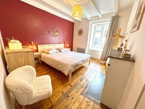 3 bedrooms, iron/ironing board, travel cot, free WiFi