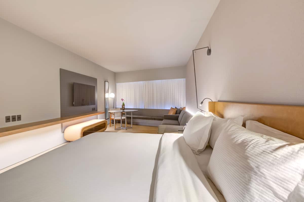 Premium bedding, minibar, individually furnished, desk