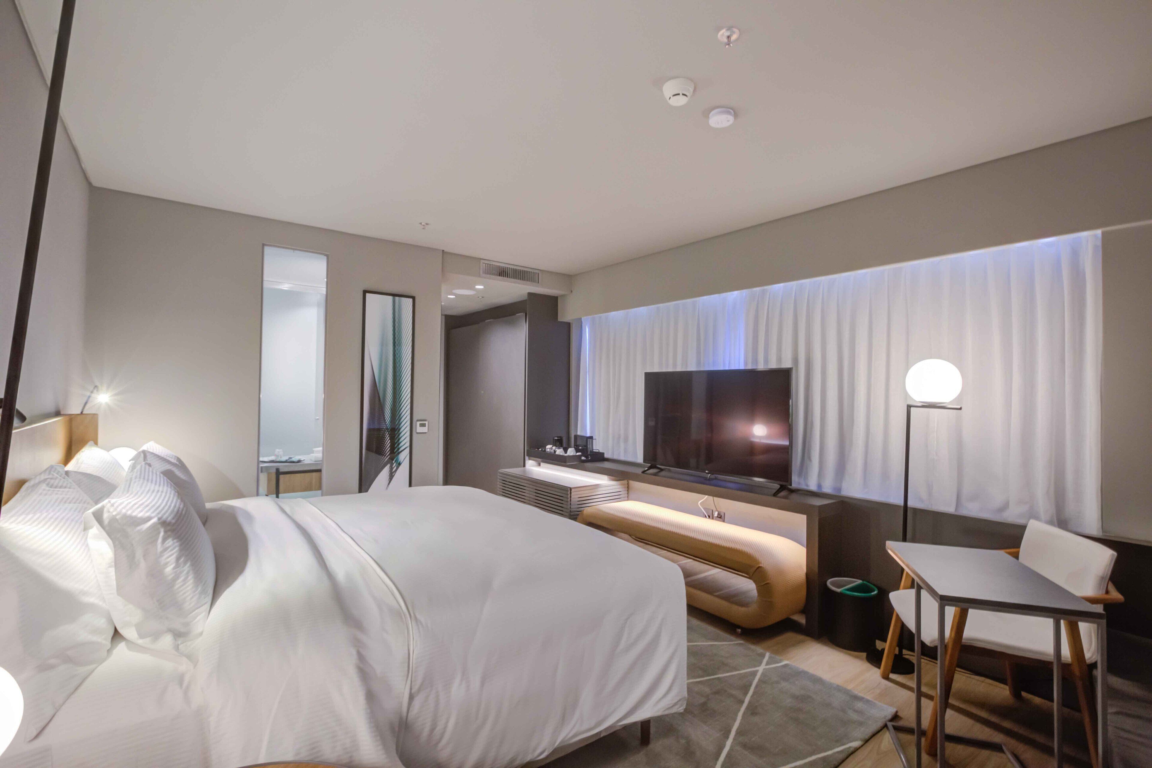 Premium bedding, minibar, individually furnished, desk