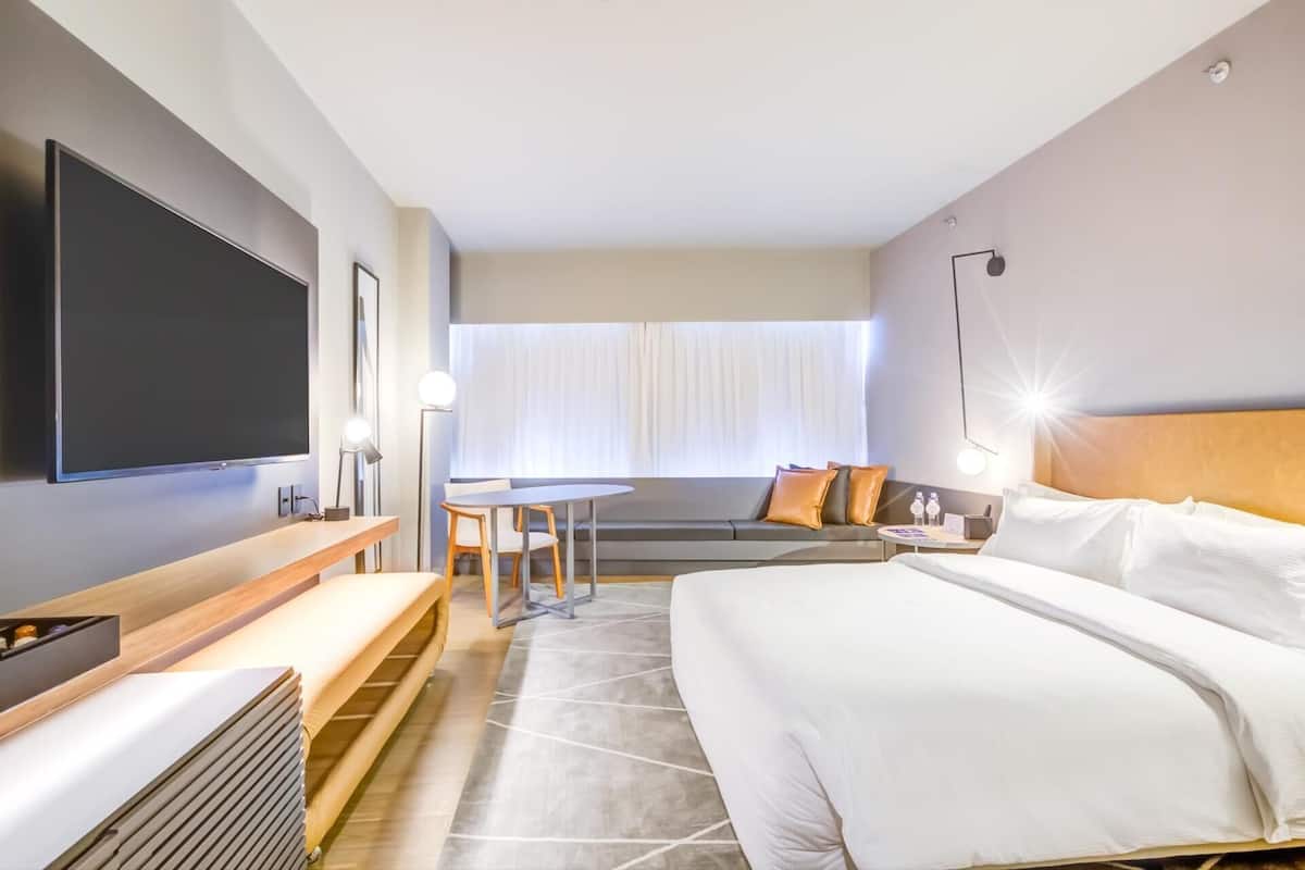 Premium bedding, minibar, individually furnished, desk