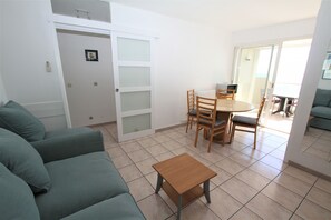 TV, DVD player - Apartment 4 people on the seafront (Canet-en-Roussillon)