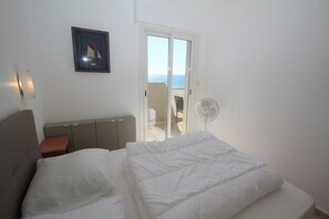 1 室のベッドルーム、アイロン / アイロン台