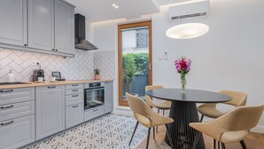 Executive Apartment | Private kitchen - EXCLUSIVE Aparthotel KRK Lubicz C4 with Garden (Kraków)