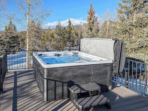 602 West 8th — 4BR Leadville Home, Hot Tub, Deck, Dogs OK, On the Mineral Belt