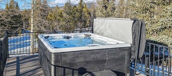 Spacious 4BR - Deck, Grill, Pets OK & for Groups