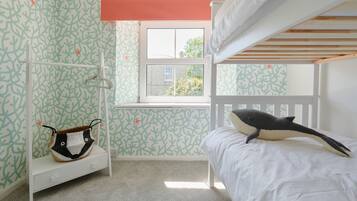 3 bedrooms, iron/ironing board, free WiFi, bed sheets