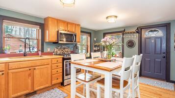 冰箱、微波炉、烤箱、炉灶