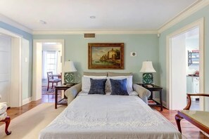 1 bedroom, desk, iron/ironing board, WiFi