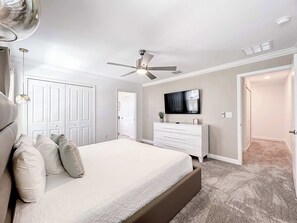 4 habitaciones, tabla de planchar con plancha, wifi y ropa de cama 