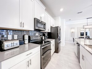 Fridge, microwave, oven, stovetop - Deluxe Getaway/ Private Pool & Waterpark Access (Kissimmee)