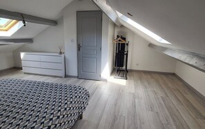 1 chambre, chambres insonorisées, fer et planche à repasser