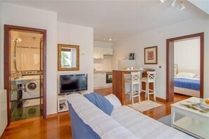 2 bedrooms, WiFi, bed sheets